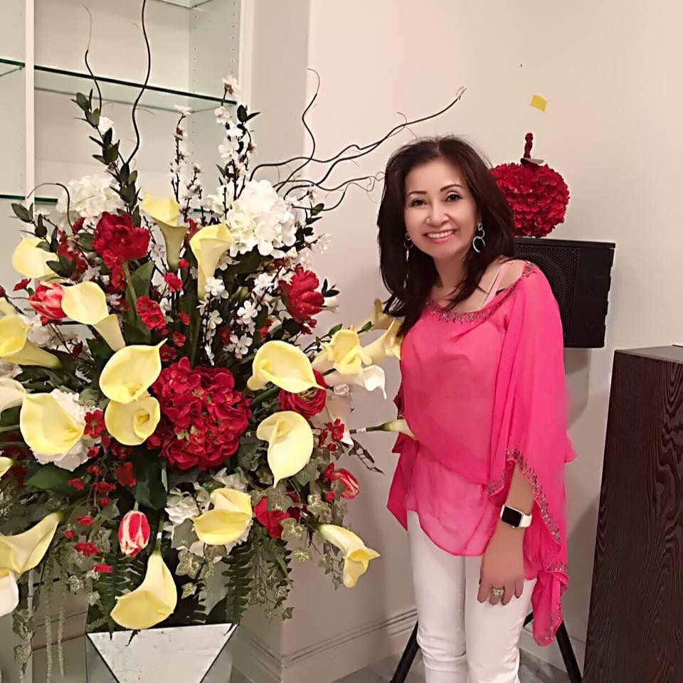 Tiffany in the shop with flowers